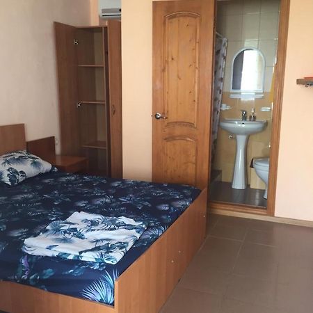 Гостевой Дом Колибри Hotell Gagra Exteriör bild