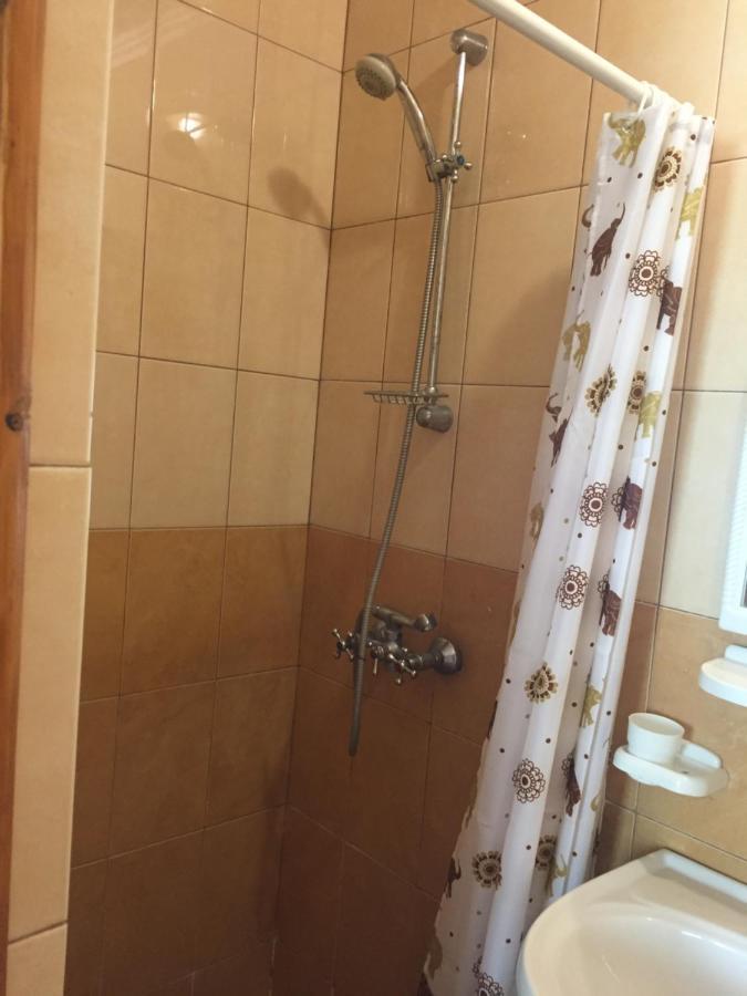 Гостевой Дом Колибри Hotell Gagra Exteriör bild
