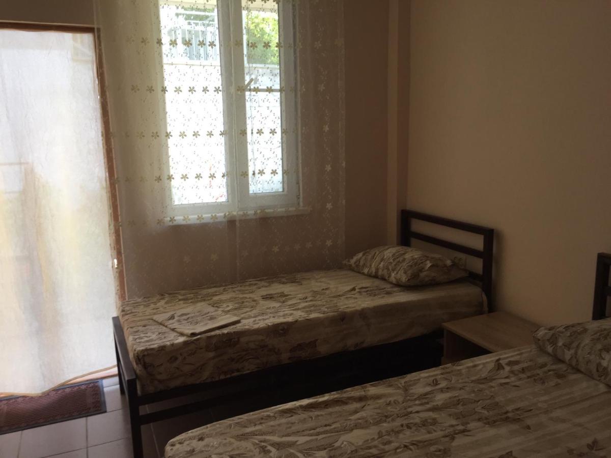 Гостевой Дом Колибри Hotell Gagra Exteriör bild