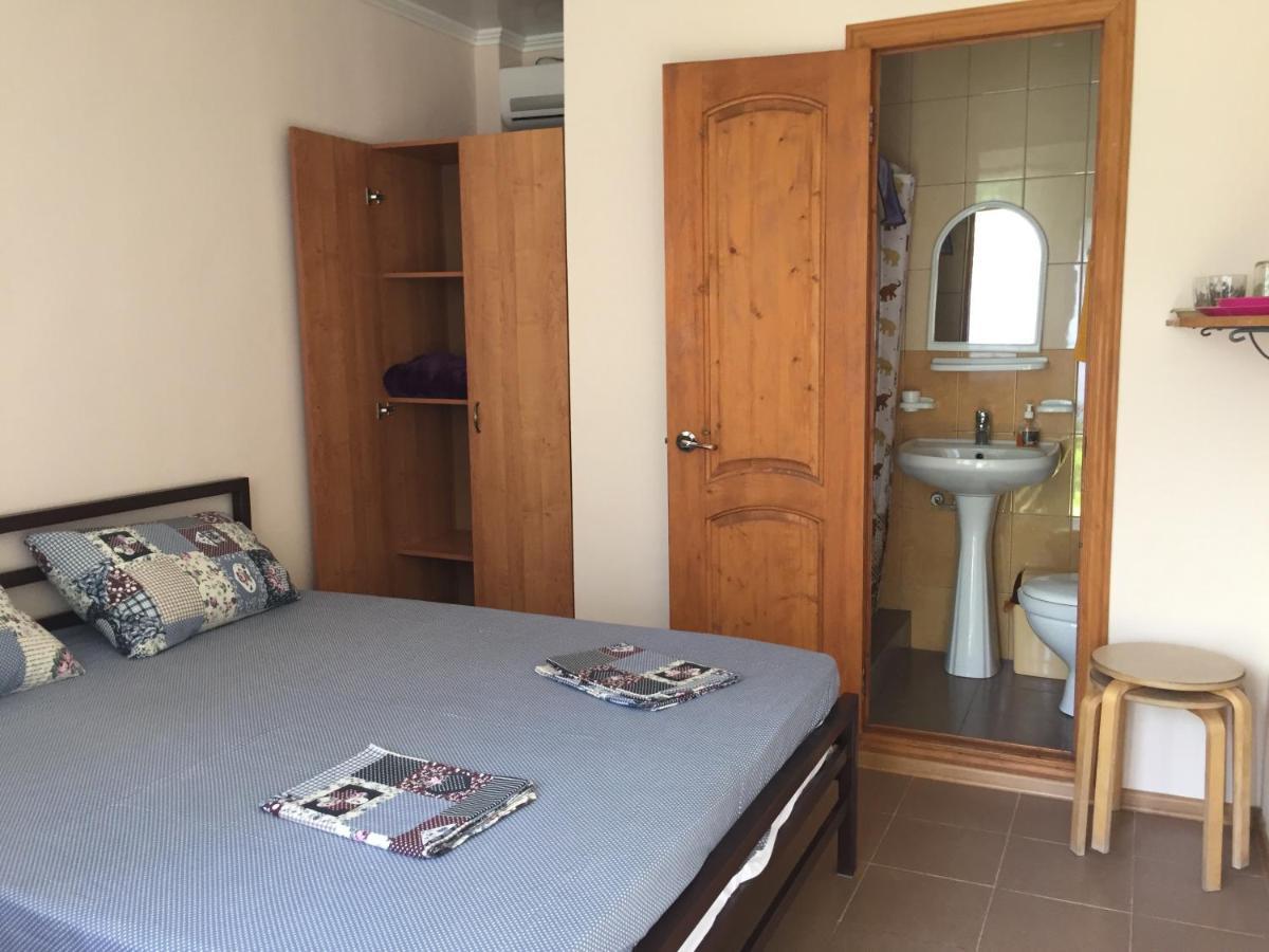 Гостевой Дом Колибри Hotell Gagra Exteriör bild