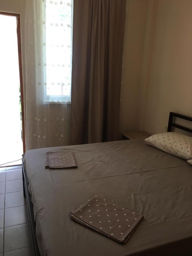 Гостевой Дом Колибри Hotell Gagra Exteriör bild