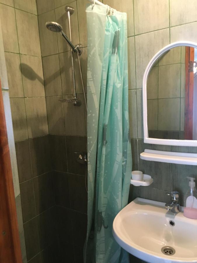 Гостевой Дом Колибри Hotell Gagra Exteriör bild