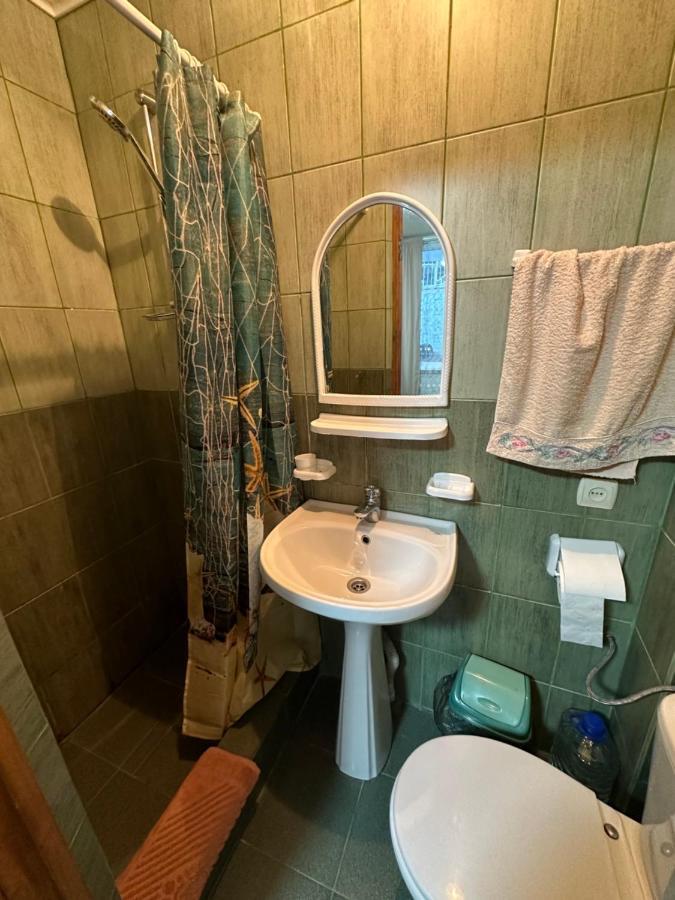 Гостевой Дом Колибри Hotell Gagra Exteriör bild