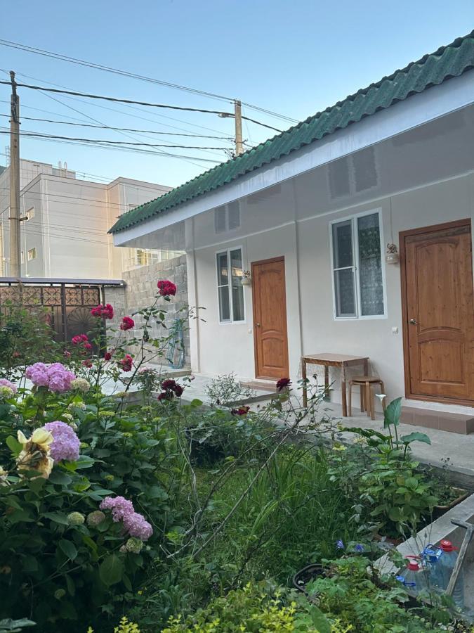 Гостевой Дом Колибри Hotell Gagra Exteriör bild