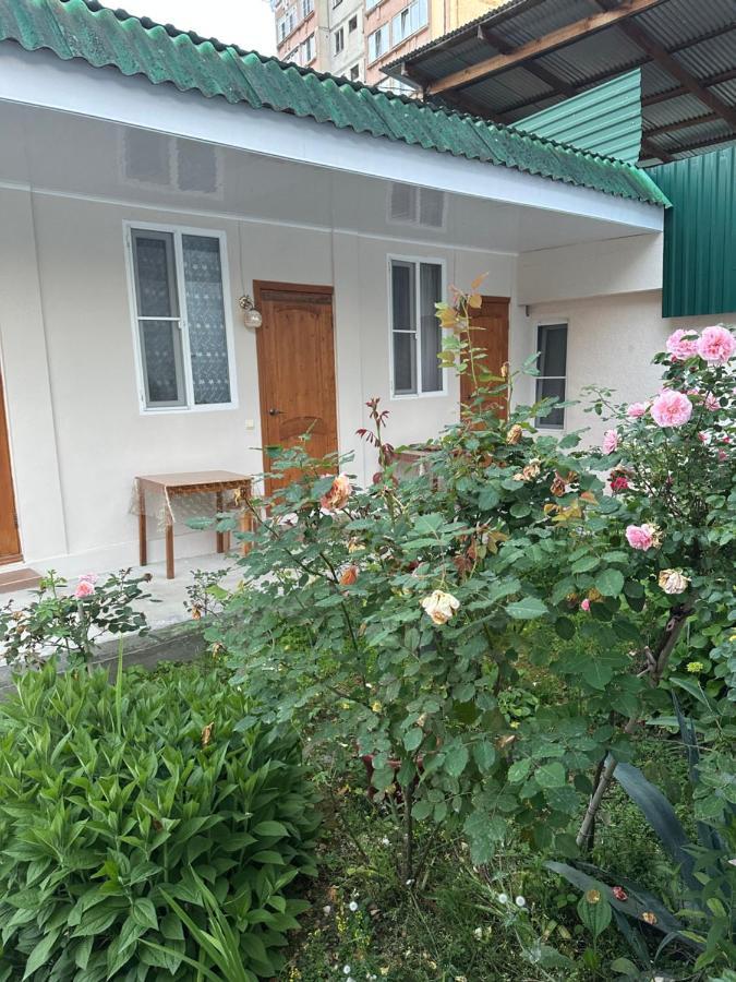 Гостевой Дом Колибри Hotell Gagra Exteriör bild
